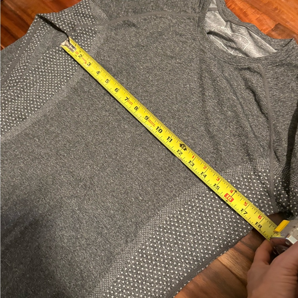 Figs Grey Salta - Women's Long Sleeve Performance Tee - Picture 4 of 5